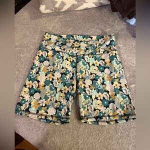 SO Women's Floral Bike Shorts - Green and Yellow